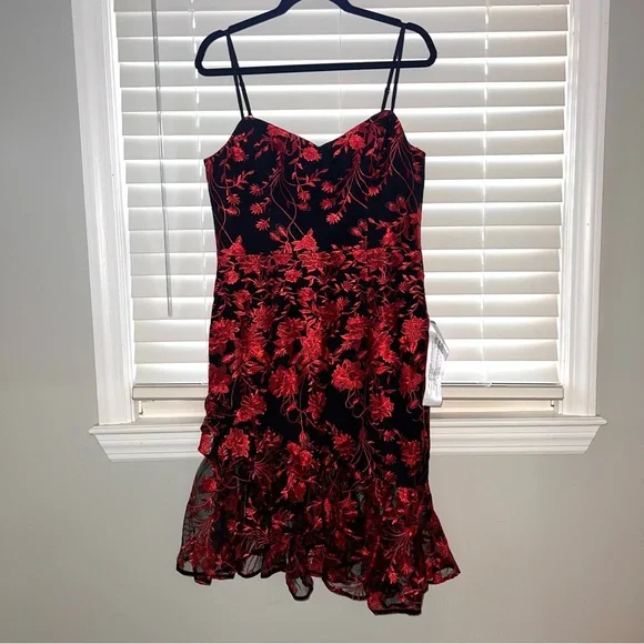 NWT Dress the Population Cantrelle Lace Midi Dress - Picture 3 of 7